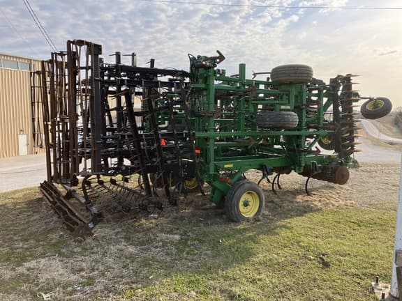 Image of John Deere 2330 equipment image 3