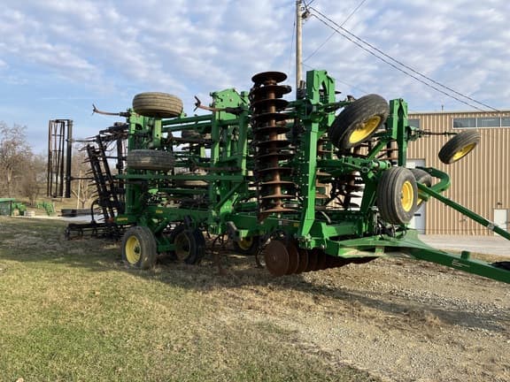 Image of John Deere 2330 equipment image 1