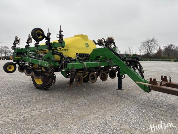 2018 John Deere 2510L Equipment Image0