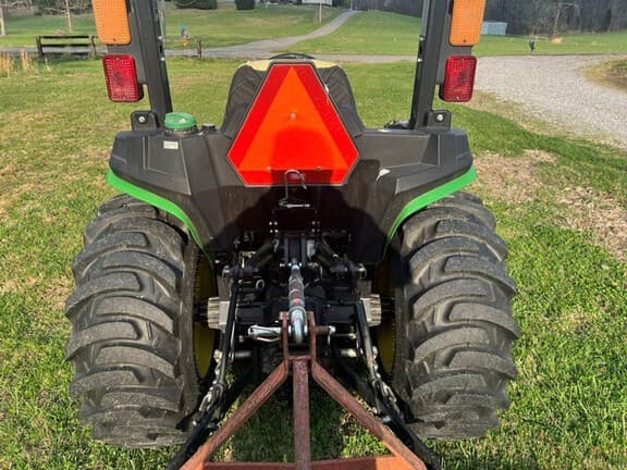 Image of John Deere 3025E equipment image 4