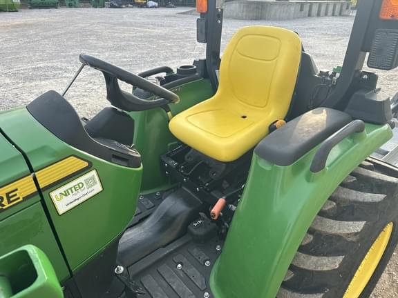 Image of John Deere 3025E equipment image 4