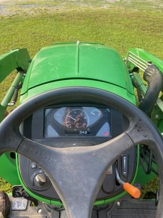 Image of John Deere 3032E equipment image 4