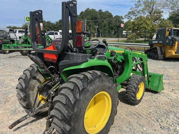 Image of John Deere 3032E equipment image 4