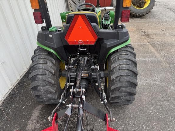 Image of John Deere 3032E equipment image 3