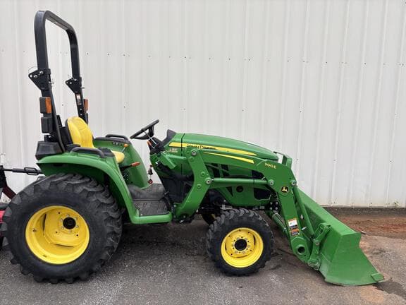 Image of John Deere 3032E equipment image 1