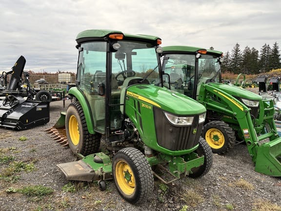 2018 John Deere 3033R Equipment Image0