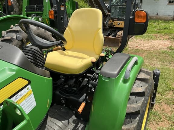 Image of John Deere 3033R equipment image 3