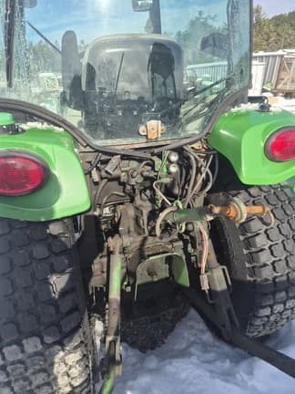 Image of John Deere 3033R equipment image 4