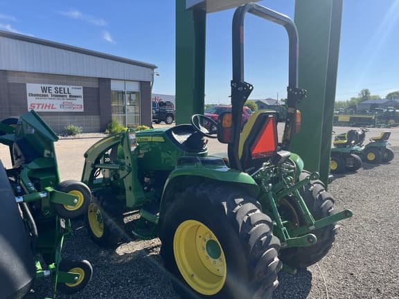 Image of John Deere 3033R equipment image 2