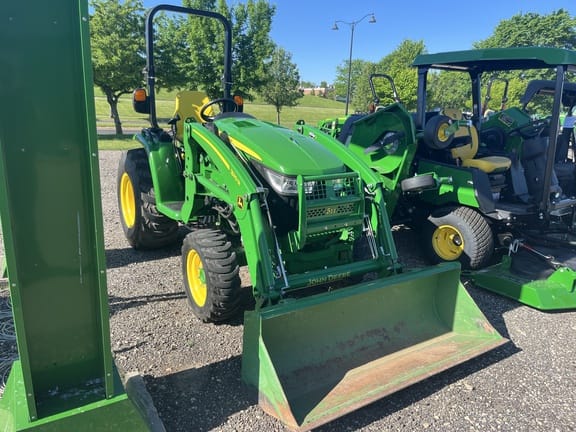 2018 John Deere 3033R Equipment Image0