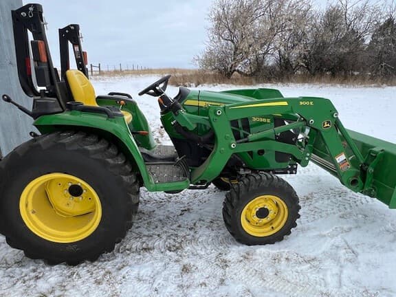 Image of John Deere 3038E equipment image 1
