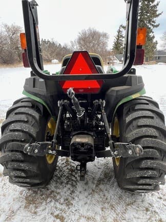 Image of John Deere 3038E equipment image 3