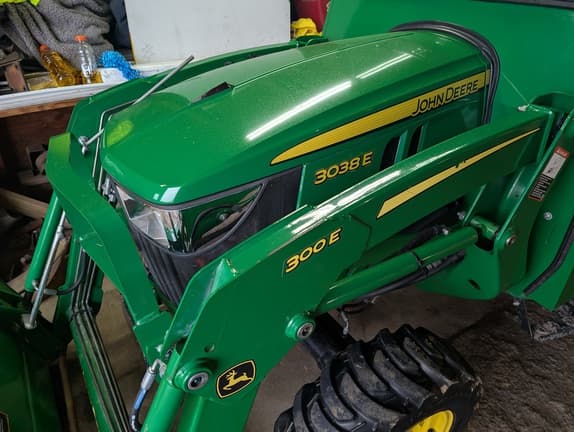 Image of John Deere 3038E equipment image 1