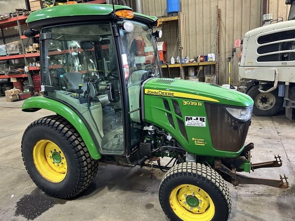 2018 John Deere 3039R Equipment Image0
