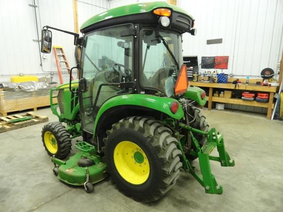 Image of John Deere 3046R equipment image 4