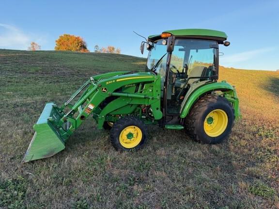 Image of John Deere 3046R equipment image 3