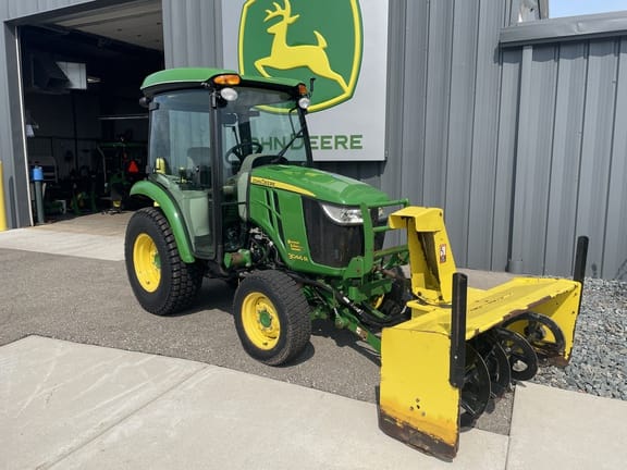 2017 John Deere 3046R Equipment Image0