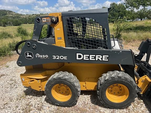 Image of John Deere 320E equipment image 3