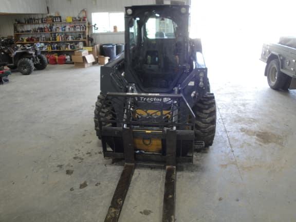 Image of John Deere 324G equipment image 2