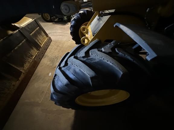 Image of John Deere 324K equipment image 2