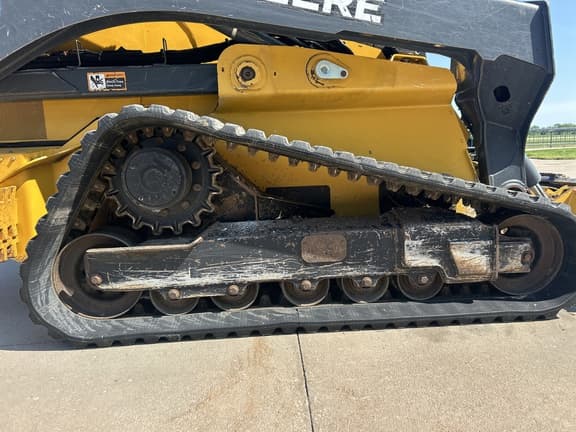 Image of John Deere 333G equipment image 1