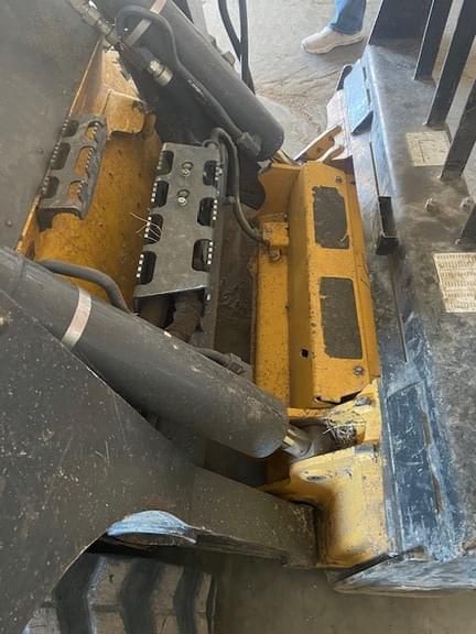 Image of John Deere 333G equipment image 2