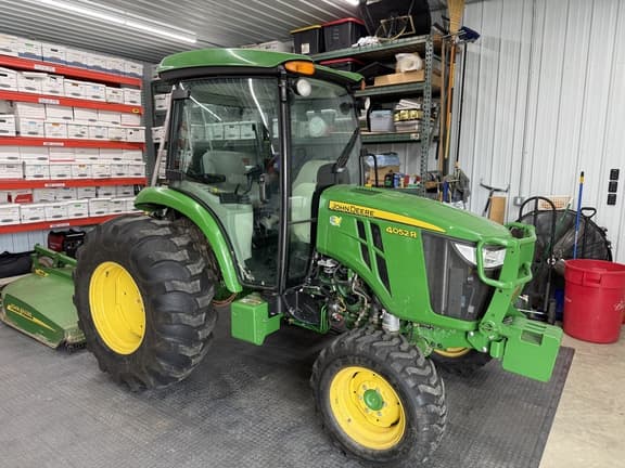 Image of John Deere 4052R equipment image 3