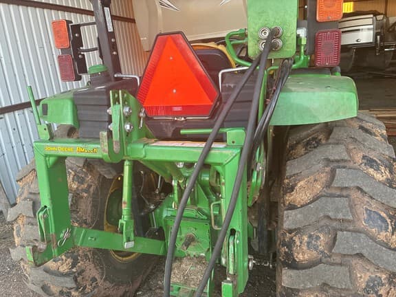 Image of John Deere 4066M equipment image 4