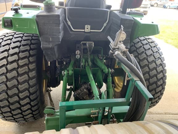 Image of John Deere 4066R equipment image 3