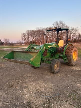 Image of John Deere 5045E equipment image 4