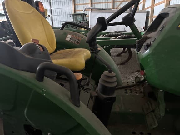 Image of John Deere 5045E equipment image 4