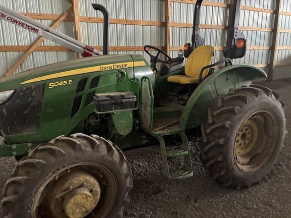 Image of John Deere 5045E equipment image 1