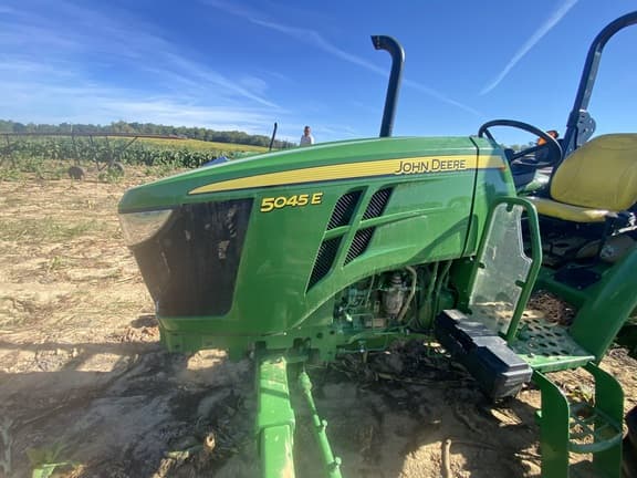 Image of John Deere 5045E equipment image 3