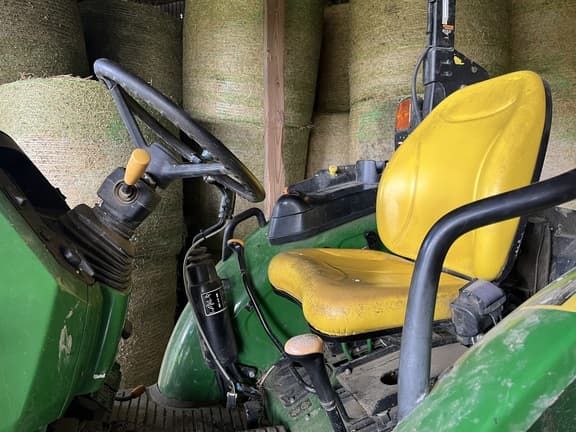 Image of John Deere 5055E equipment image 4