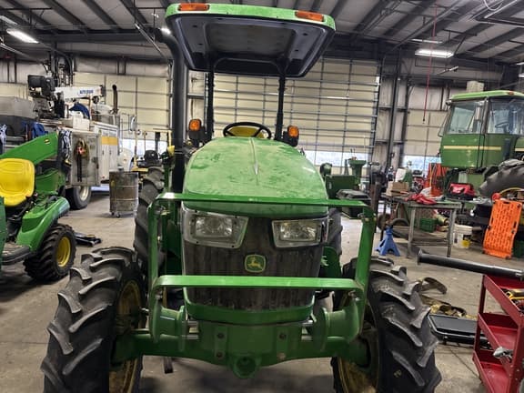 Image of John Deere 5055E equipment image 3