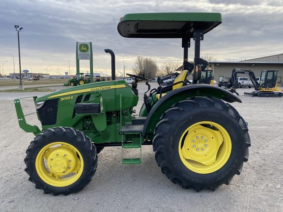 2018 John Deere 5065E Equipment Image0