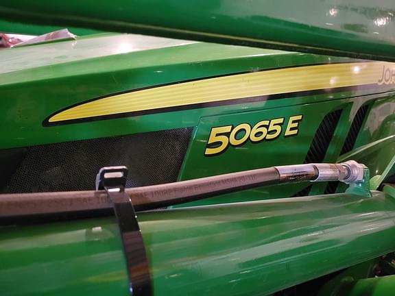 Image of John Deere 5065E equipment image 4