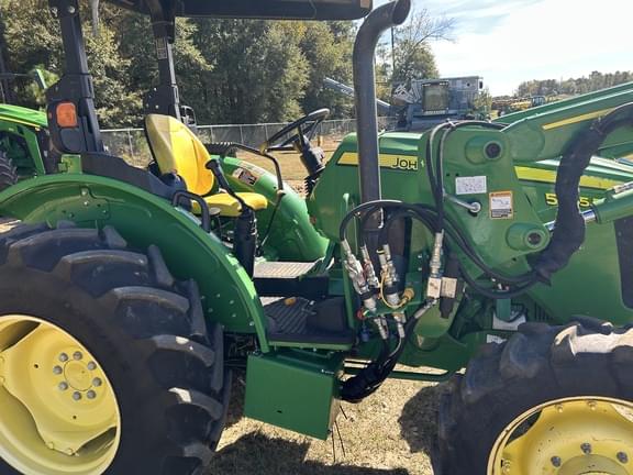 Image of John Deere 5065E equipment image 3