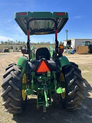 Image of John Deere 5065E equipment image 4