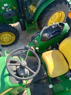 Image of John Deere 5065E equipment image 4