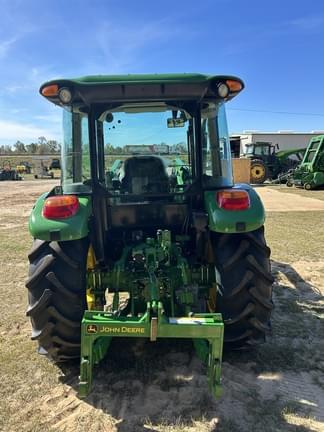 Image of John Deere 5065E equipment image 4