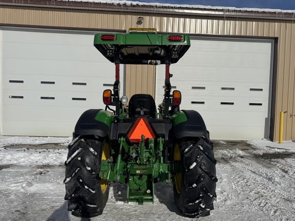 Image of John Deere 5065E equipment image 4