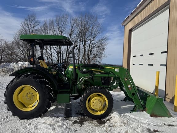 Image of John Deere 5065E equipment image 3