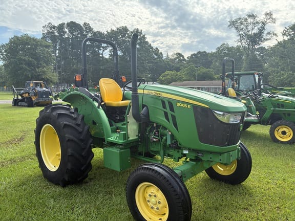 2018 John Deere 5065E Equipment Image0