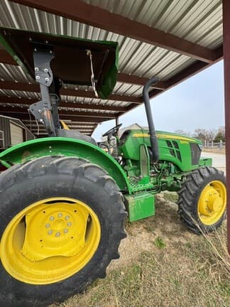 Image of John Deere 5075E equipment image 3