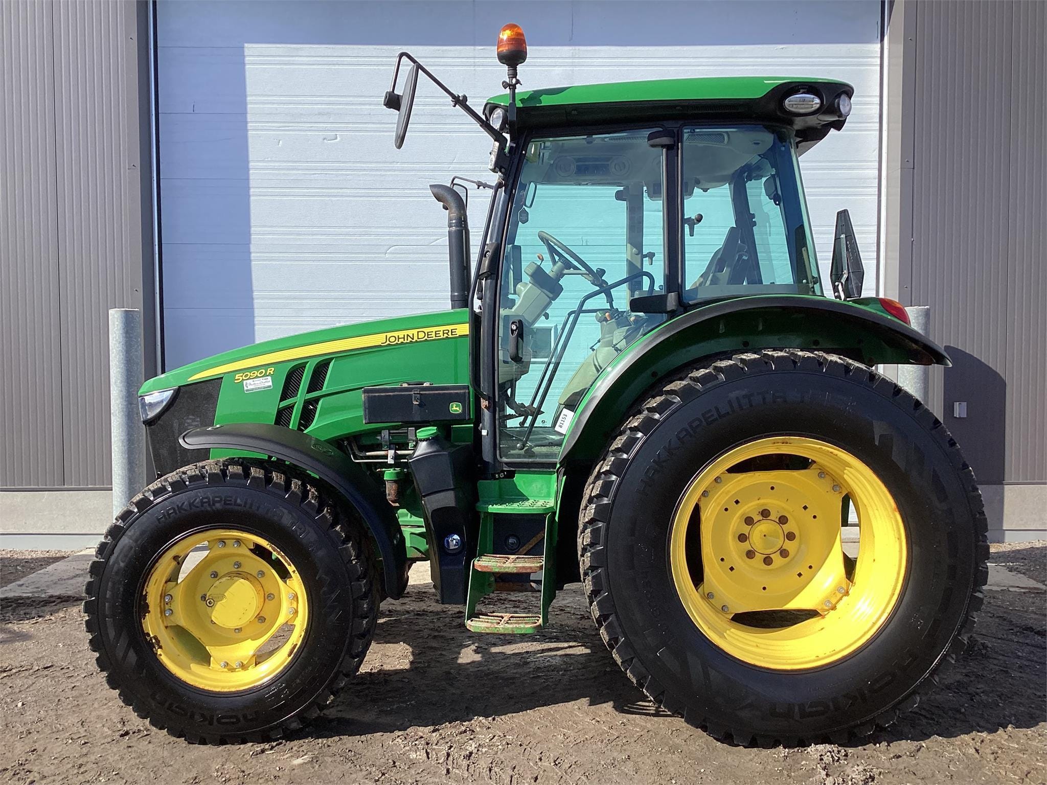 2018 John Deere 5090R Equipment Image0