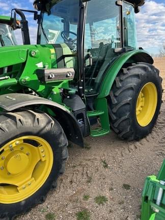 Image of John Deere 5100E equipment image 3