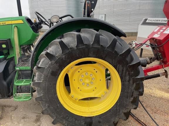 Image of John Deere 5115M equipment image 4