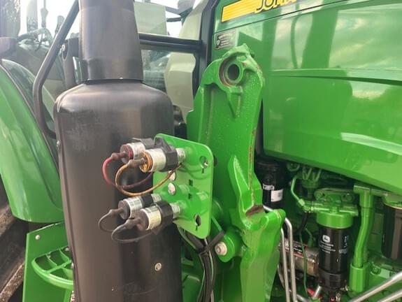 Image of John Deere 6105E equipment image 4