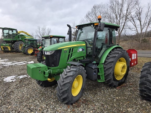 2018 John Deere 6105E Equipment Image0